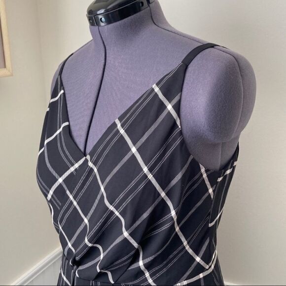 CABI Check Crossover Cami Size 8 #3986 NWT - Picture 4 of 7